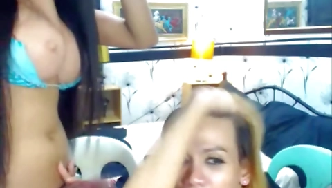 Hot blondeips with her sexy body