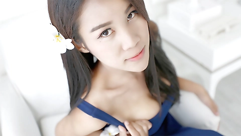 Sexy young girl with a hot gigir